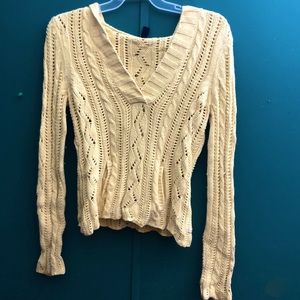 American eagle light yellow size xL but it’s fits tight